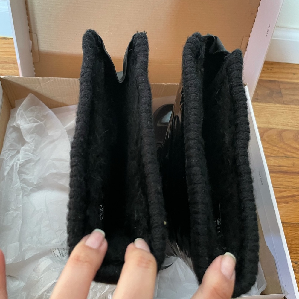 Tundra Black Puffy Boots - Picture 4 of 8
